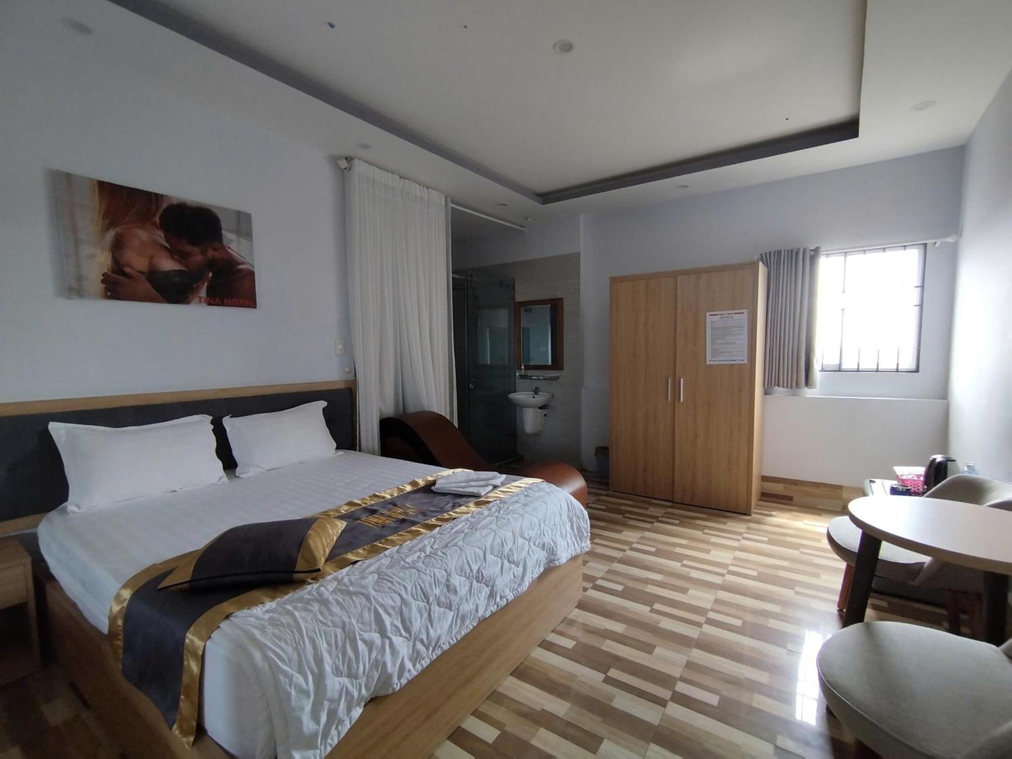 Tina 2 Hotel 2*